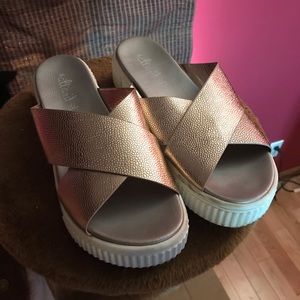 Platform cross cross sandal